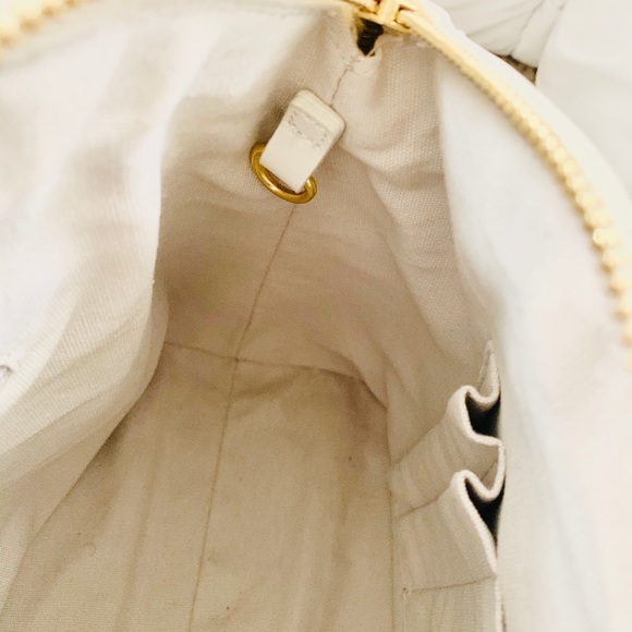 JOY & IMAN SNOW WHITE ZIPPERED PURSE - Picture 9 of 12